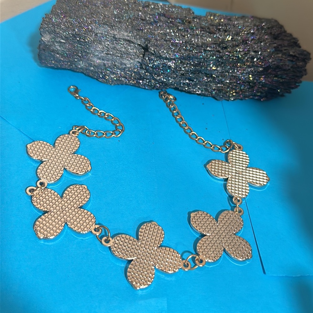 5/25.    Teal & Gold Daisy Statement Necklace - Picture 2 of 2